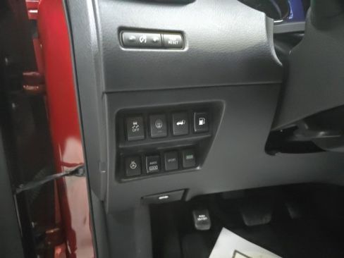 Used 2018 Nissan Rogue SL w/ Premium Package image 18