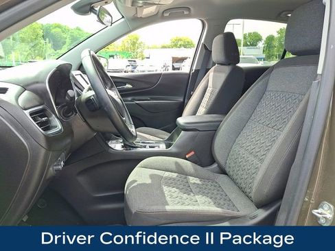 Used 2023 Chevrolet Equinox LT AWD/4WD image 2