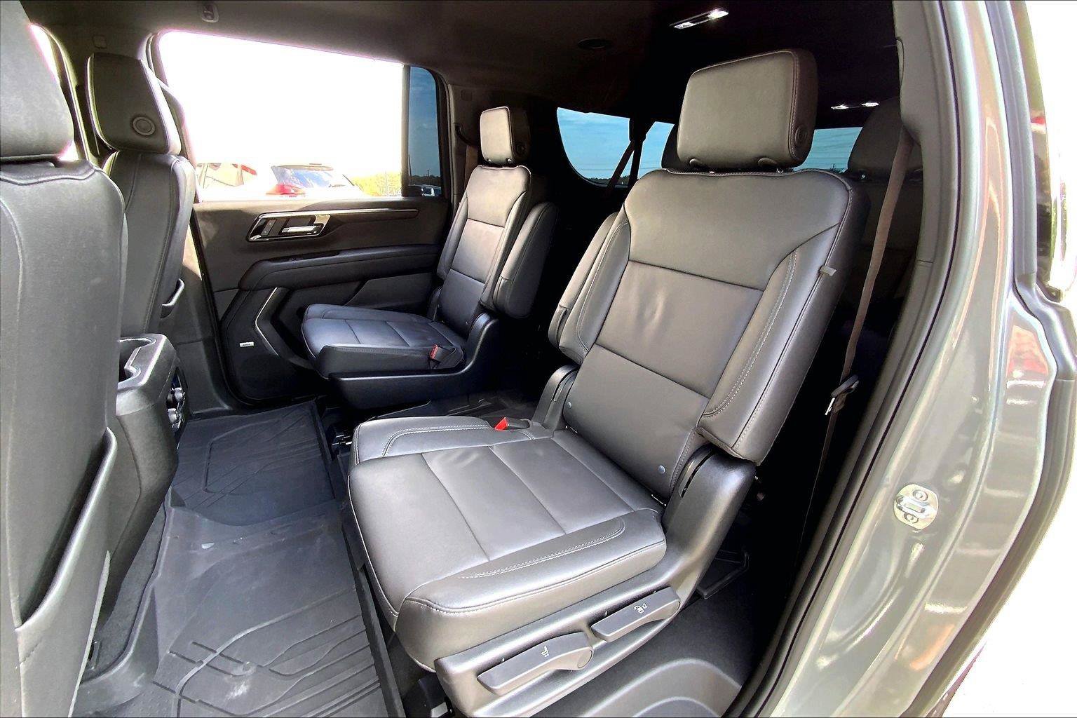 Used 2026 Chevrolet Suburban LT w/ Comfort Package AWD/4WD image 24