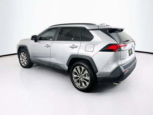 Used 2020 Toyota RAV4 XLE Premium image 5