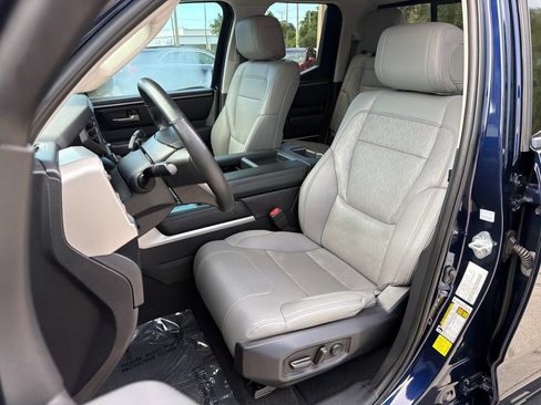 Used 2023 Toyota Tundra SR5 w/ SR5 Premium Package AWD/4WD image 33