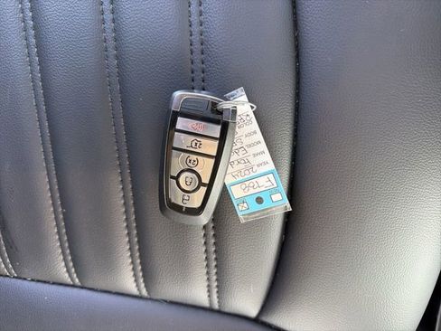 Used 2024 Ford Edge SEL w/ Convenience Package AWD/4WD image 16