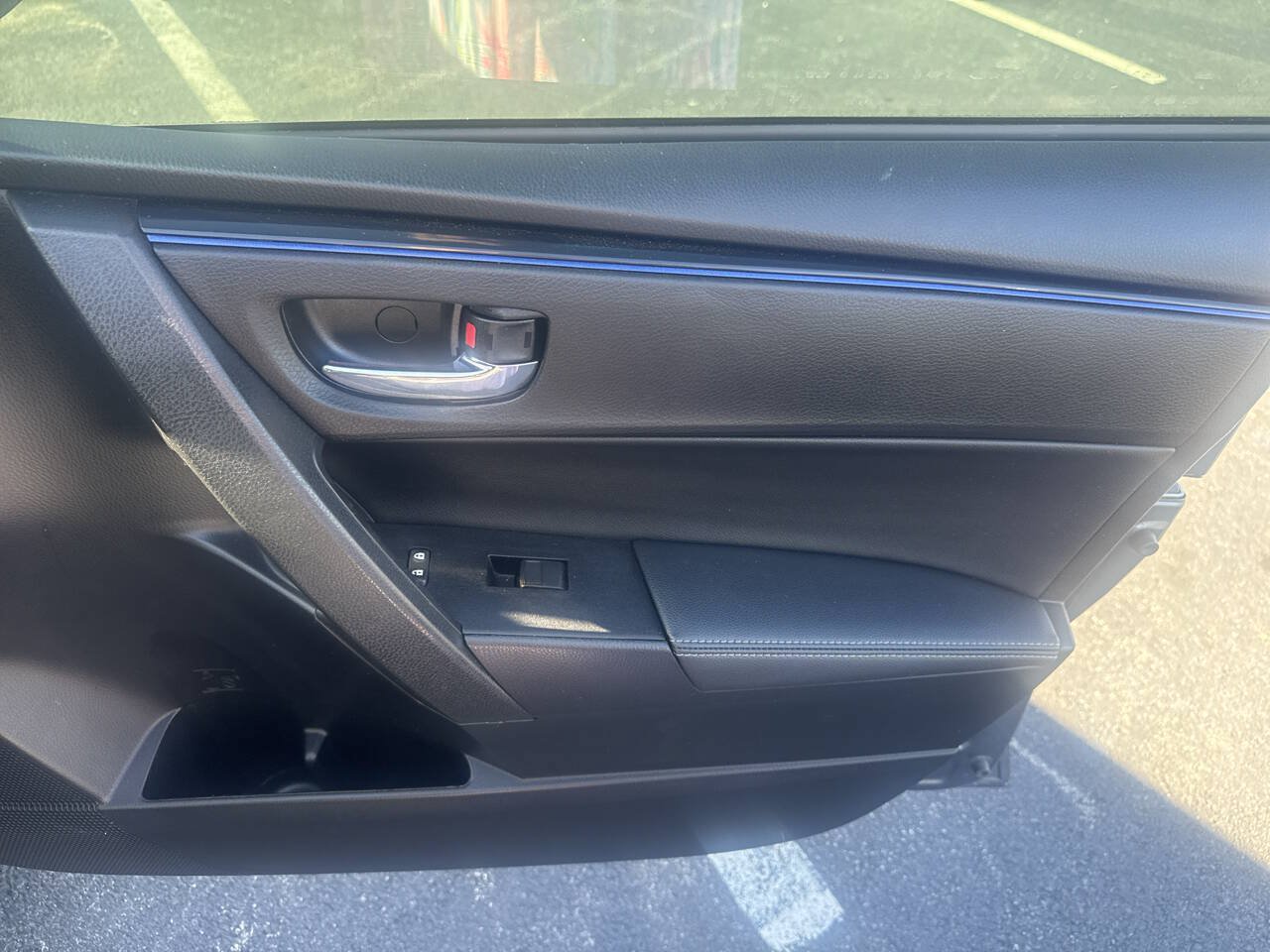 Used 2017 Toyota Corolla SE w/ Carpet Mat Package (TMS) FWD image 29