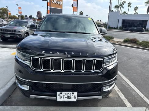 Used 2024 Jeep Wagoneer L Series II RWD image 5