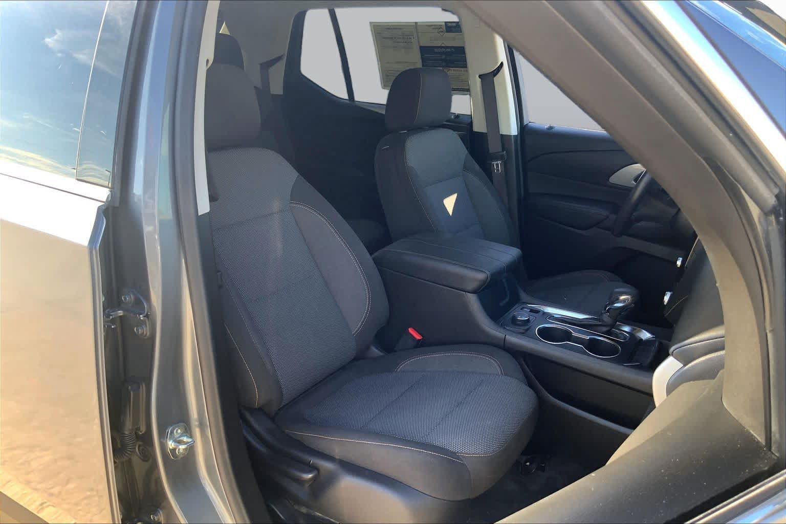 Used 2021 Chevrolet Traverse LT w/ LPO, Floor Liner Package AWD/4WD image 9
