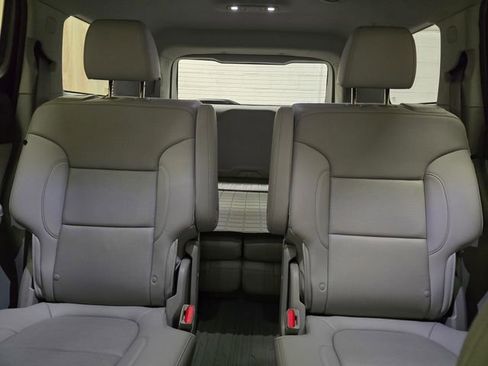 Used 2021 GMC Acadia SLT w/ Preferred Package image 27