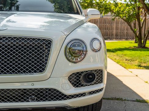 Used 2019 Bentley Bentayga image 93