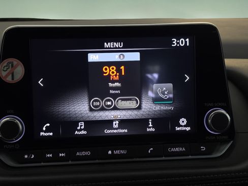 Used 2024 Nissan Rogue S AWD/4WD image 8