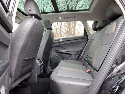 Used 2025 Volkswagen Taos SE image 10