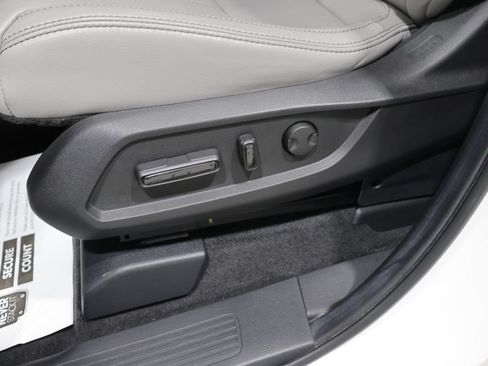Used 2025 Honda Pilot Touring image 12