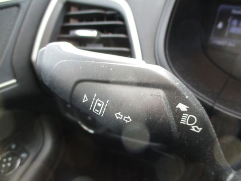 Used 2024 Ford Edge SEL w/ Convenience Package image 12