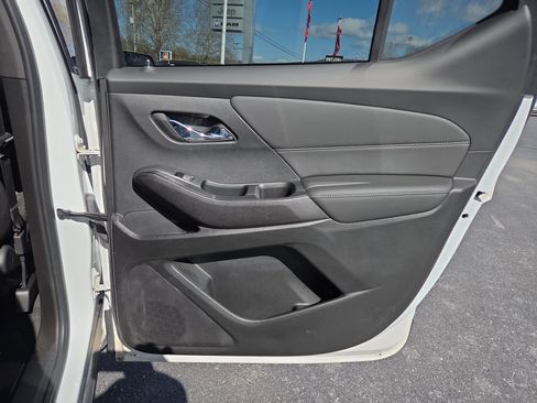 Used 2023 Chevrolet Traverse LT AWD/4WD image 19