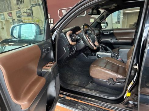 Used 2019 Toyota Tacoma Limited image 12