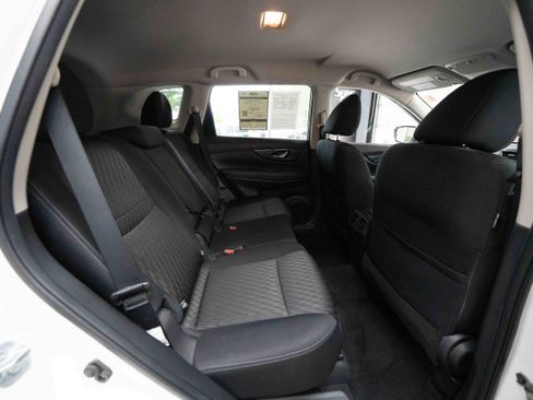 Used 2017 Nissan Rogue SV w/ SV Premium Package AWD/4WD image 25