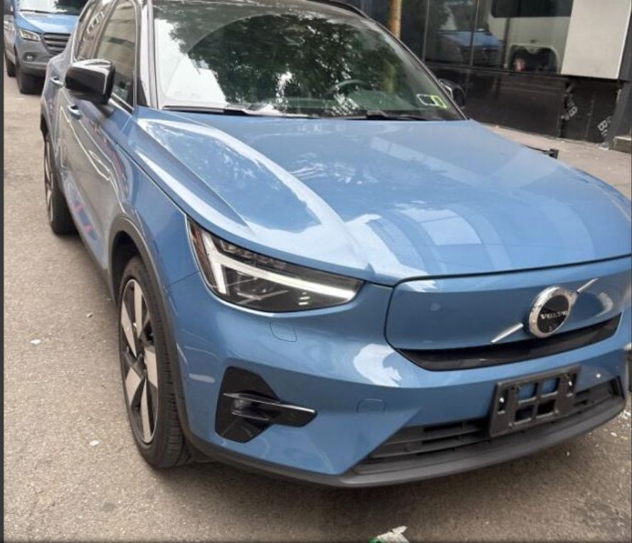 Used 2024 Volvo XC40 Recharge Ultimate w/ Protection Package Premier RWD image 10