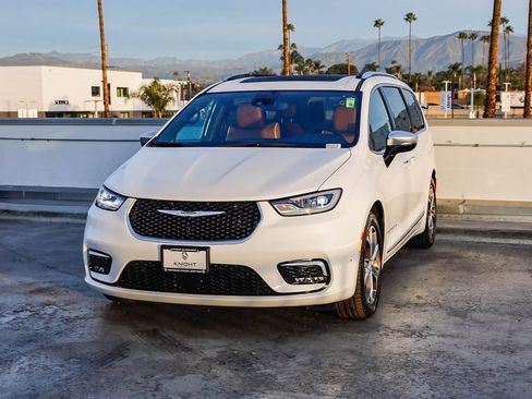 New 2026 Chrysler Pacifica Pinnacle image 4