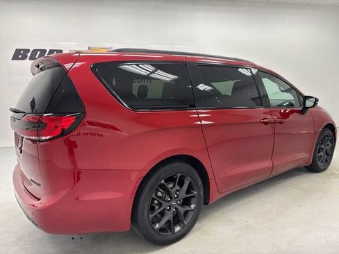 Used 2025 Chrysler Pacifica Limited FWD image 5