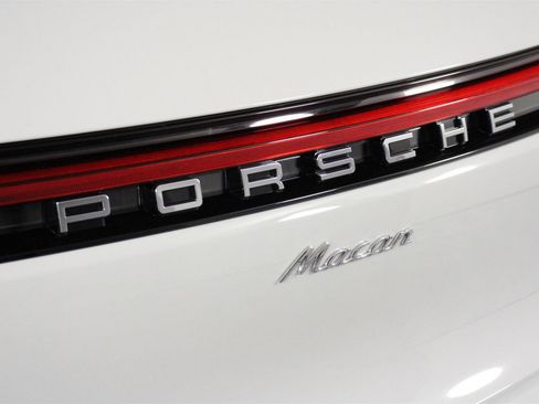 Used 2025 Porsche Macan image 22