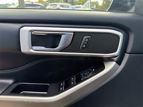 Used 2022 Ford Explorer XLT w/ Equipment Group 202A image 18