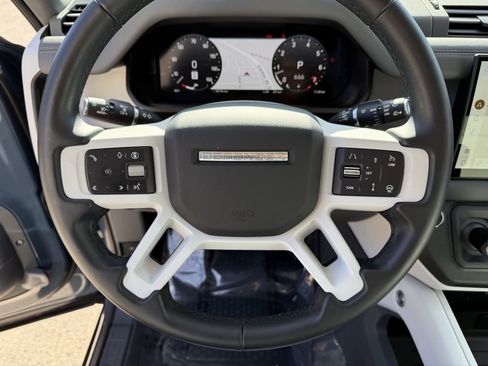 Used 2025 Land Rover Defender 110 X-Dynamic SE image 21