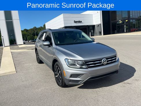 Used 2021 Volkswagen Tiguan SE w/ Panoramic Sunroof Package FWD image 3