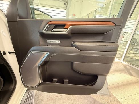 Used 2022 GMC Sierra 1500 Denali image 46