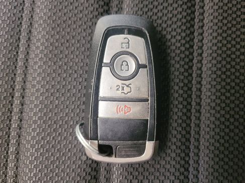 Used 2020 Ford Fusion SE image 32