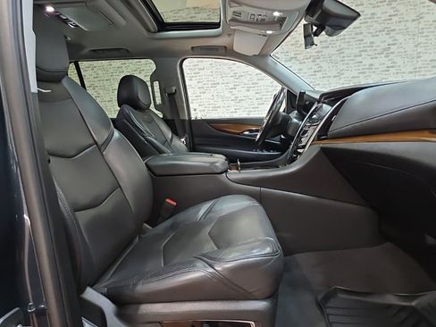 Used 2020 Cadillac Escalade Luxury image 10