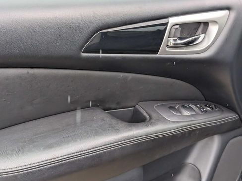 Used 2019 Nissan Pathfinder S FWD image 17