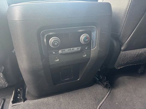 Used 2022 Chevrolet Suburban LT w/ Luxury Package image 20