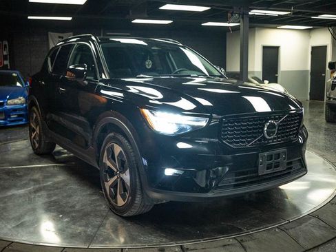 Used 2023 Volvo XC40 B4 Ultimate FWD image 5