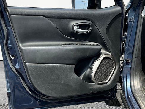 Used 2023 Jeep Renegade Latitude AWD/4WD image 18