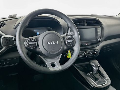 Used 2025 Kia Soul LX w/ LX Technology Package FWD image 18