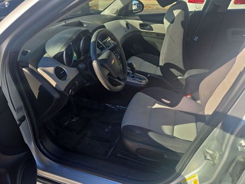 Used 2013 Chevrolet Cruze LS image 10
