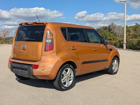 Used 2011 Kia Soul + w/ Audio Pkg image 5