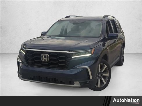 Used 2025 Honda Pilot Touring image 1
