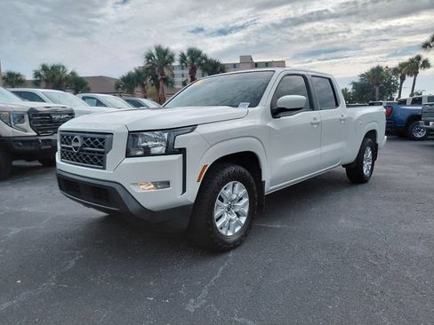 Used 2022 Nissan Frontier SV w/ Technology Package RWD image 5