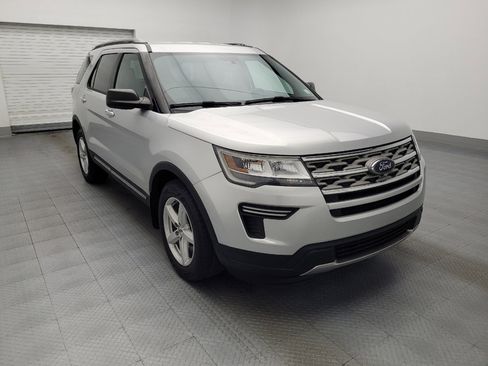 Used 2018 Ford Explorer XLT image 13