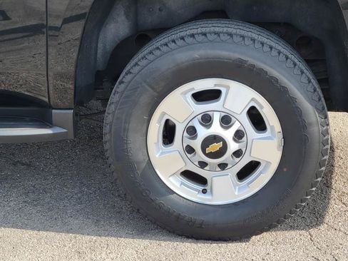 Used 2017 Chevrolet Suburban 3500 LS w/ Driver Alert Package AWD/4WD image 42