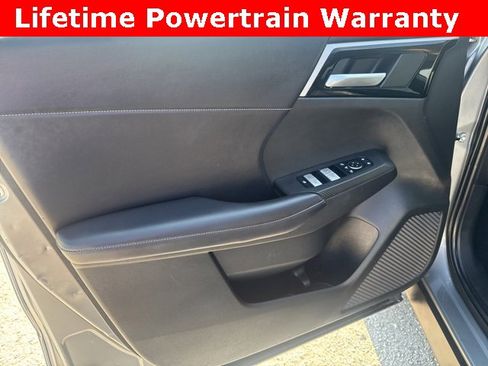 Used 2023 Mitsubishi Outlander SE image 12