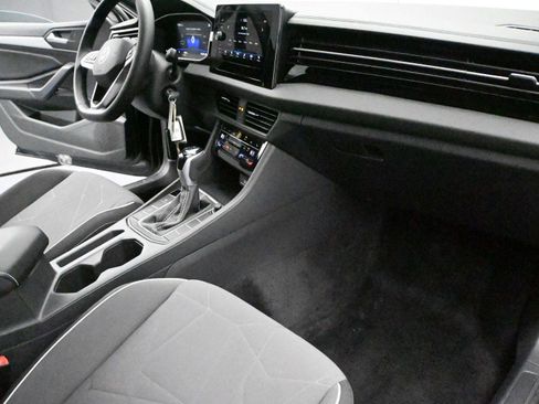 Certified 2025 Volkswagen Jetta Sport image 13