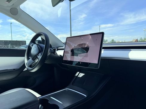 Used 2022 Tesla Model Y Long Range AWD/4WD image 10