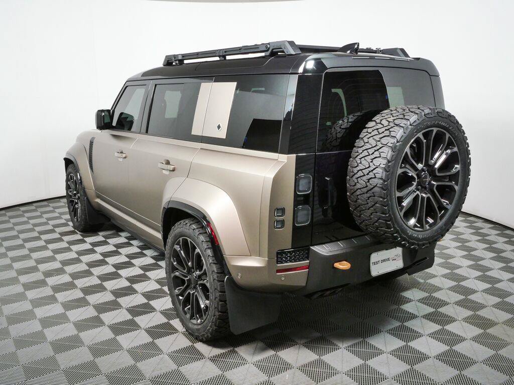 Used 2026 Land Rover Defender 110 OCTA AWD/4WD image 3