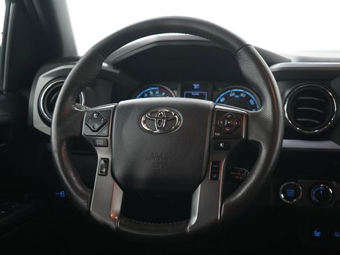 Used 2020 Toyota Tacoma TRD Sport AWD/4WD image 17