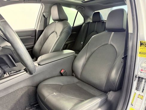 Used 2022 Toyota Camry XSE w/ Navigation Package image 11