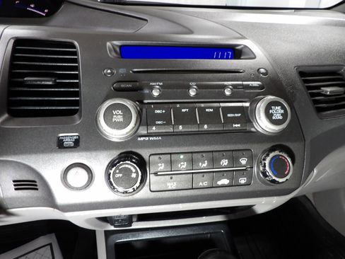 Used 2010 Honda Civic DX-VP image 12