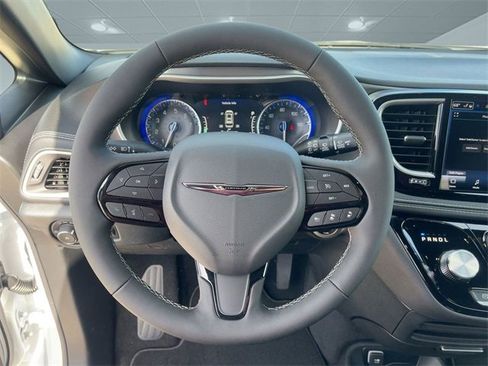 New 2026 Chrysler Pacifica Select w/ S Appearance Package image 17
