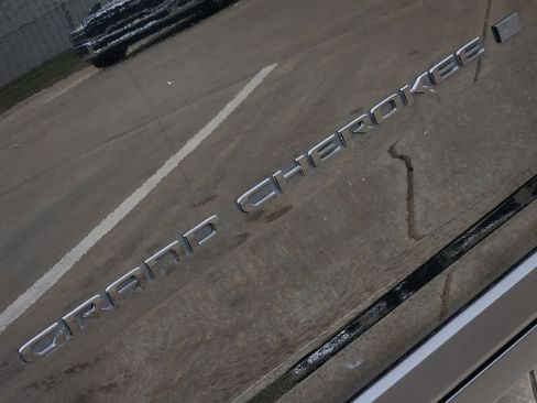 Used 2023 Jeep Grand Cherokee Altitude AWD/4WD image 11