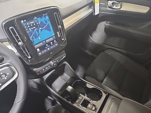 New 2026 Volvo XC40 B5 Ultra w/ Climate Package image 11