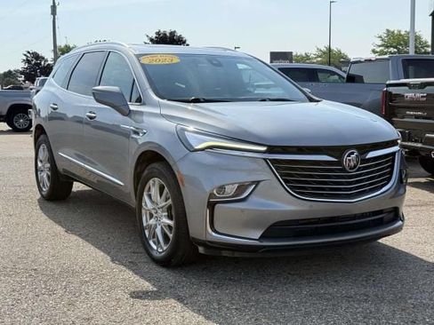 Used 2023 Buick Enclave Essence w/ Experience Buick Package AWD/4WD image 4
